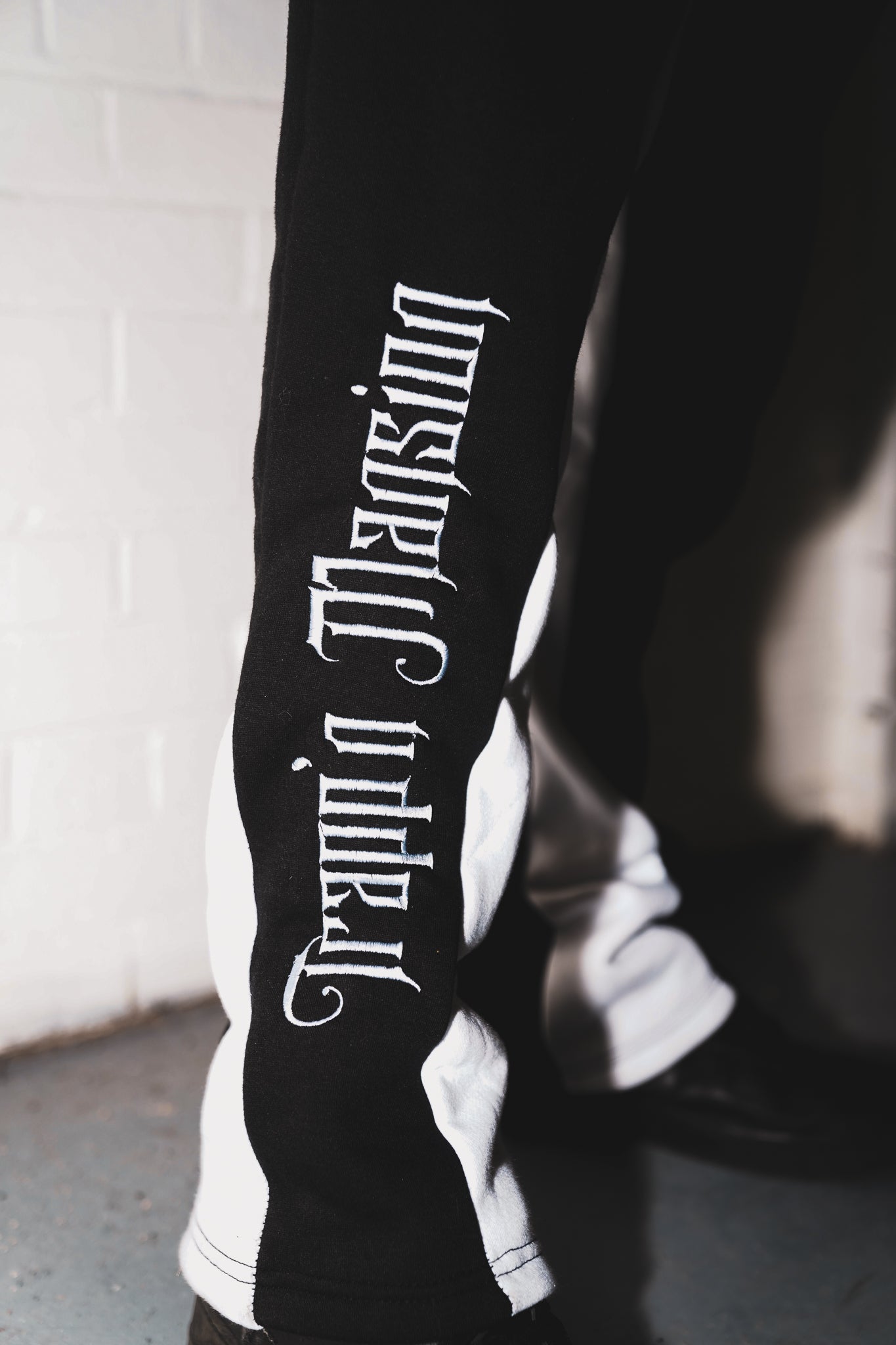 TRAPP’N MANSION SWEATSUIT’S